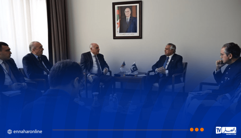 الجزائر وباكستان يبحثان تعزيز العلاقات الثنائية بشكل معمق