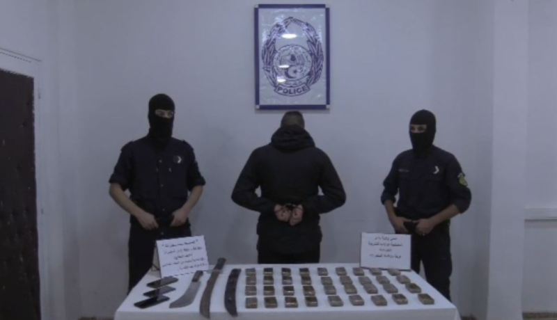 بشار.. توقيف مروّج مخدرات وضبط مايقاربـ 4 كلغ من الكيف المعالج