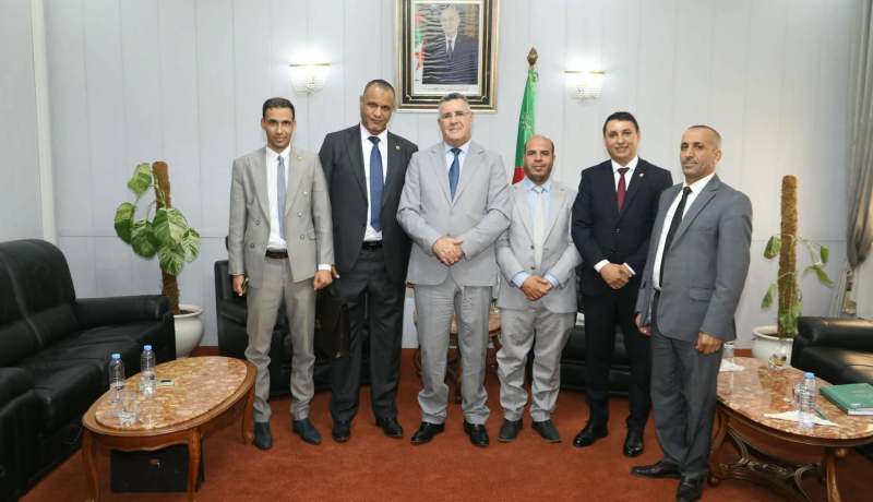 وزير الري يستقبل نوابًا عن الدائرة الانتخابية للبيض والأبيض سيدي الشيخ