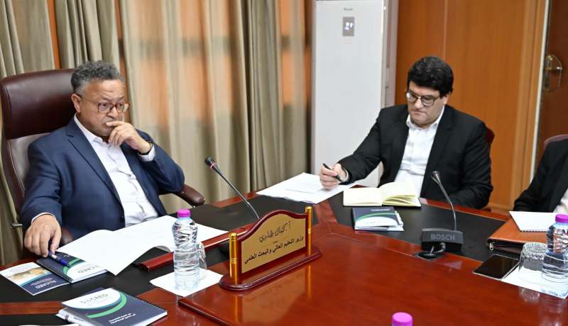 الدخول الجامعي.. ميزانية 2027 والذكاء الاصطناعي على طاولة وزير التعليم العالي