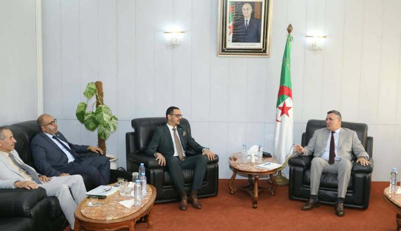 وزير الري يؤكد على تعزيز التنسيق الميداني للتكفل بانشغالات القطاع