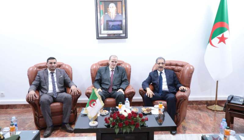 رزيق يشرف على افتتاح معرض المنتجات الغذائية المصنعة بالبليدة