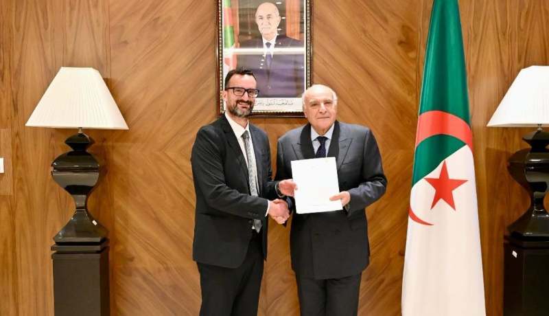 عطاف يستقبل السفير الجديد لمالطا لدى الجزائر