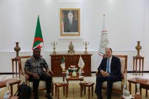 وزير العمل يتباحث مع قيادات نقابية وطنية وإفريقية سبل حماية حقوق العمال وتوسيع الحماية الاجتماعية