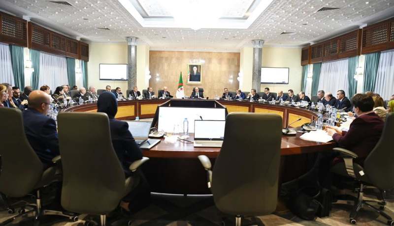 الحكومة تدرس ضبط السوق الوطنية وإعداد قانون للسكن بالمناطق الغابية