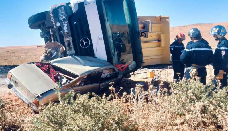 النعامة: وفاة شخص وإصابة اثنين آخرين في اصطدام شاحنة بسيارة سياحية