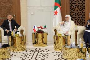عميد جامع الجزائر يستقبل الوزير الأول التشيكي