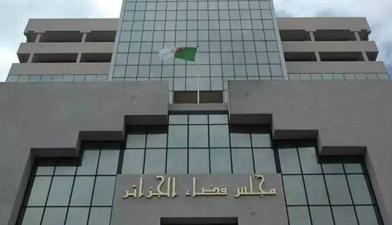 مجلس قضاء الجزائر: فتح تحقيقات فورية وعاجلة وشاملة في قضية رمي مواد غذائية وخضروات صالحة للاستهلاك