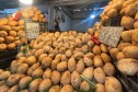 بالصور.. تراجع ملموس في أسعار الخضر واسعة الاستهلاك بسوق بئر خادم