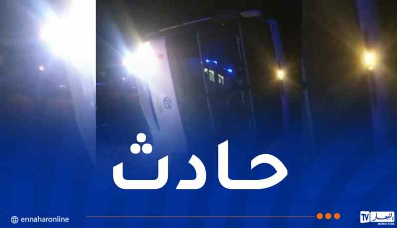 4 جرحى في حادث انقلاب حافلة بالبيض
