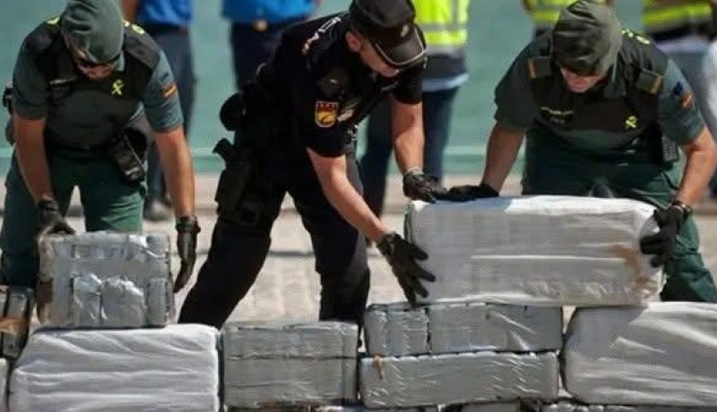 السلطات الإسبانية توقف 13 شخصا جديدا في قضية تهريب “الحشيش” من المغرب
