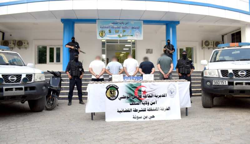 شرطة الشلف تطيح بشبكة منظمة وتحبط ترويج 12.5 كلغ من الكيف المعالج