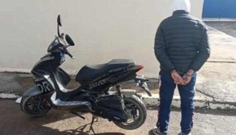 سرق دراجة نارية رفقة صديقه فتعرض للاختطاف والاحتجاز من طرف صاحبها وعائلته