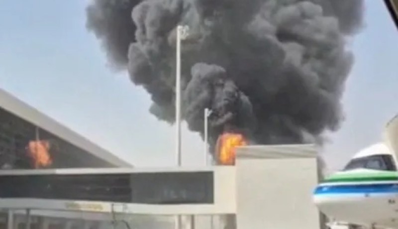الخطوط السعودية.. مقتل 3 أشخاص اثر اعتداءين على مطار الملك خالد بالرياض