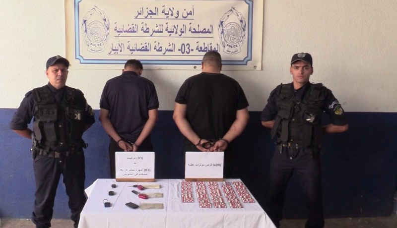 الإطاحة بجماعة إجرامية تترصد المواطنين أمام البنوك وتسلبهم أموالهم بالعاصمة