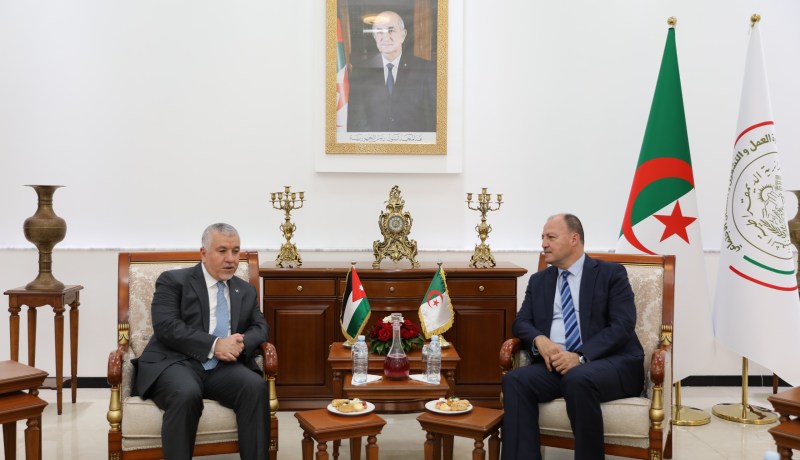 وزير العمل والتشغيل والضمان الاجتماعي يستقبل سفير الأردن
