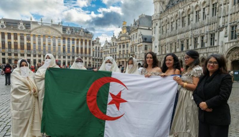 بالصور.. حرائر الجزائر يبهرن البلجيكيين بـ “الحايك” و”البلوزة الوهرانية”