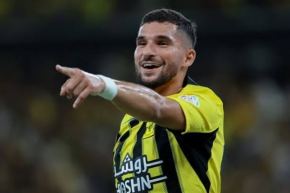 عوار يفتتح رصيده التهديفي في الدوري السعودي