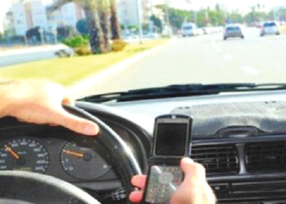 Le téléphone portable une des causes des accidents de la route