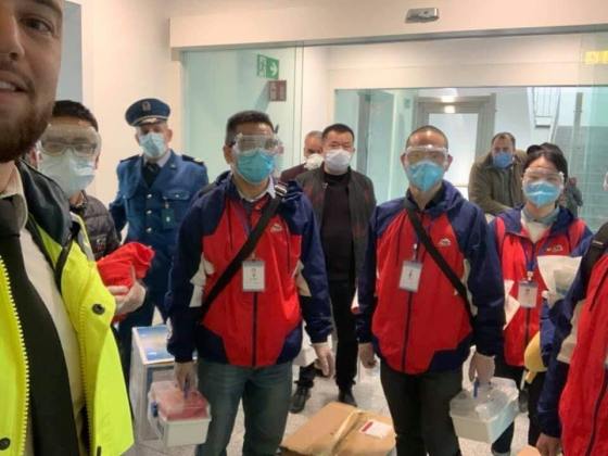 Une équipe médicale chinoise jeudi à Alger