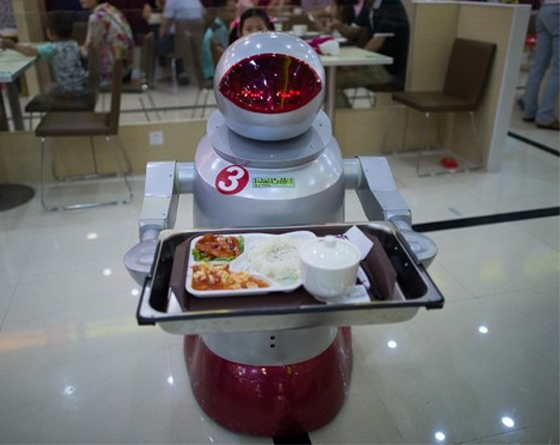 En Chine, un restaurateur a «embauché» des robots pour la cuisine et le service