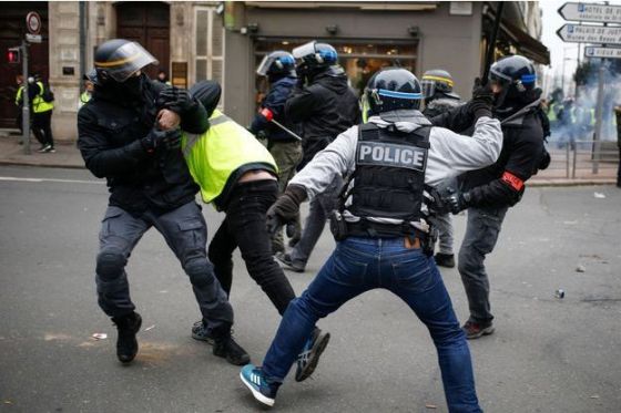 Amnesty dénonce l’acharnement des autorités francaises contre les manifestants