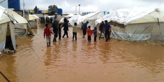 Les pluies torrentielles inondent les camps des sinistrés de Mila