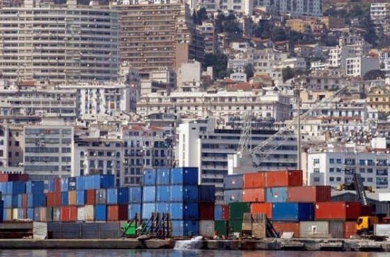ONS: Hausse légère des importations et baisse des exportations
