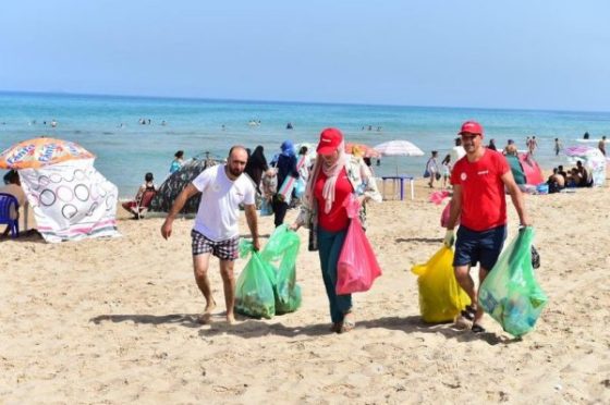 Algérie Télécom organise une opération de nettoyage des plages 
