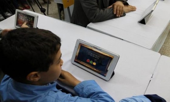 Plus de 1 600 établissements scolaires dotés de tablettes électroniques