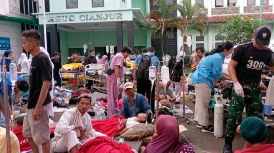 Plus de 160 morts dans un séisme en Indonésie