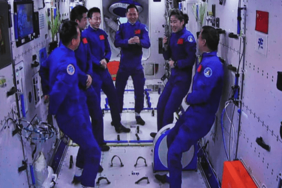 Chine : six taïkonautes réalisent une rencontre historique dans l’espace