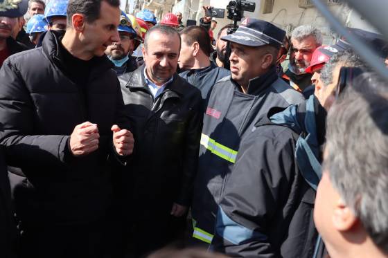 Bachar Al Assad à la rencontre des secouristes algériens