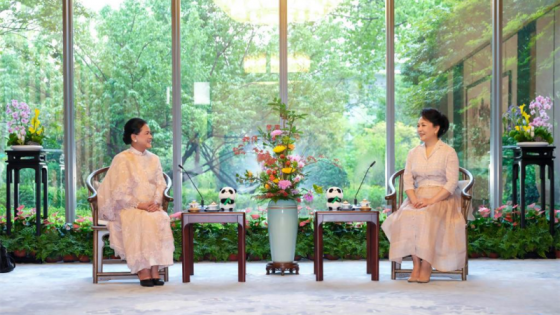 Peng Liyuan rencontre la première dame de l’Indonésie