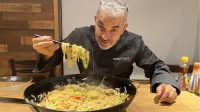 Pour les fans de la cuisine asiatique: Le Yakisoba d’un algérien au Japon